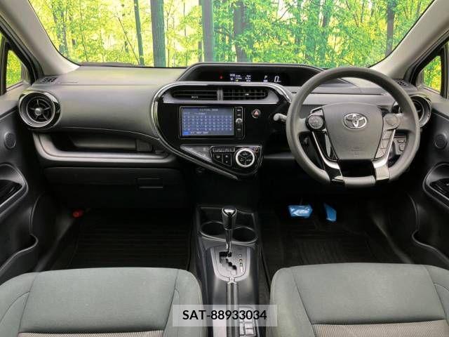 Toyota AQUA 2017-12 381880-1