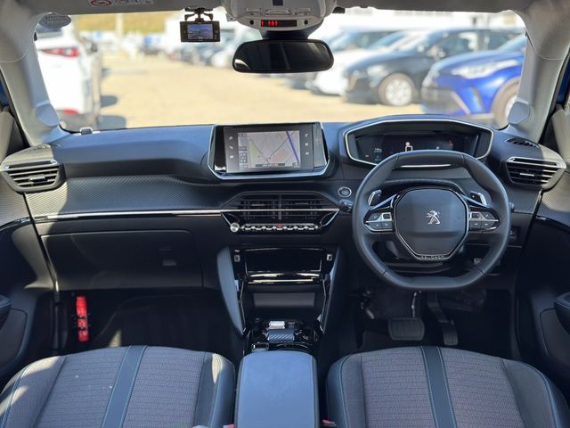 Peugeot 208 2022-06 181370-1