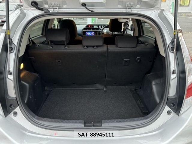 Toyota AQUA 2017-03 261661-13