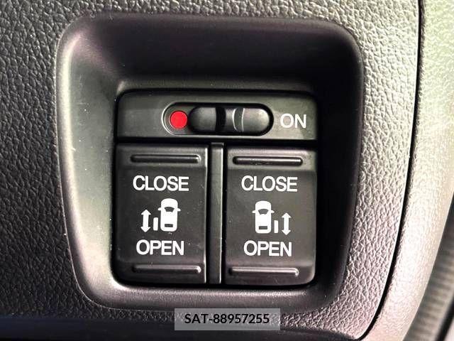 Honda N BOX CUSTOM 2016-05 306636-3