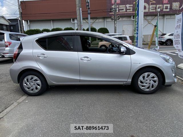 Toyota AQUA 2017-03 261316-7