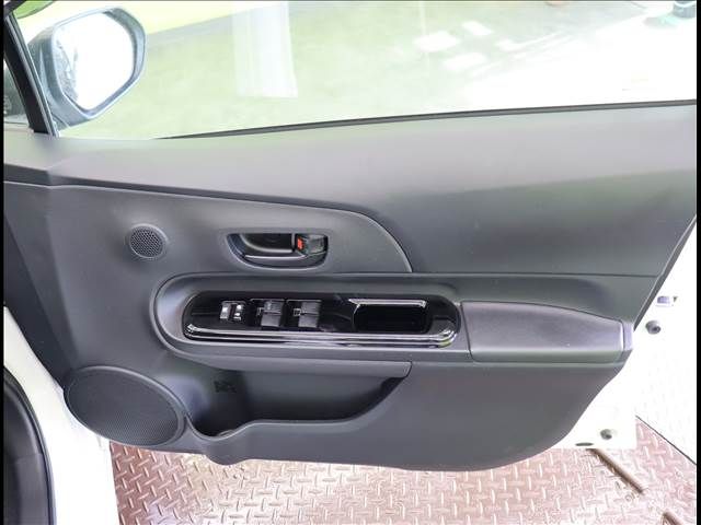 Toyota AQUA 2019-09 182405-22