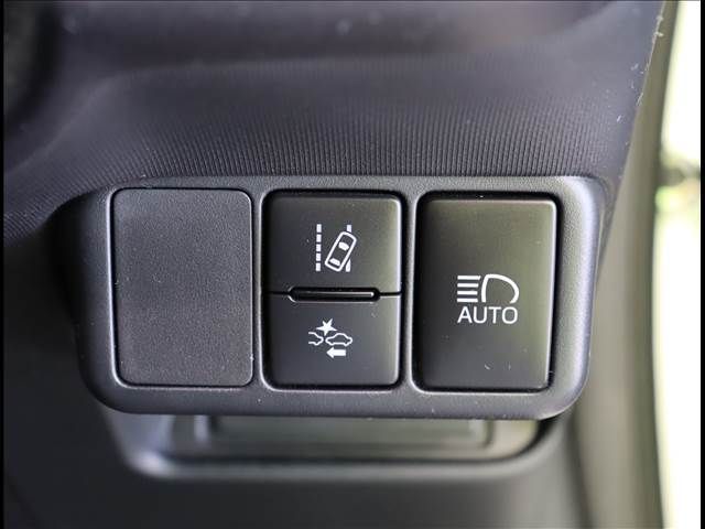 Toyota AQUA 2019-09 182405-13