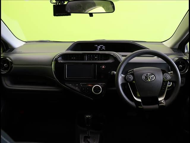 Toyota AQUA 2019-09 182405-2