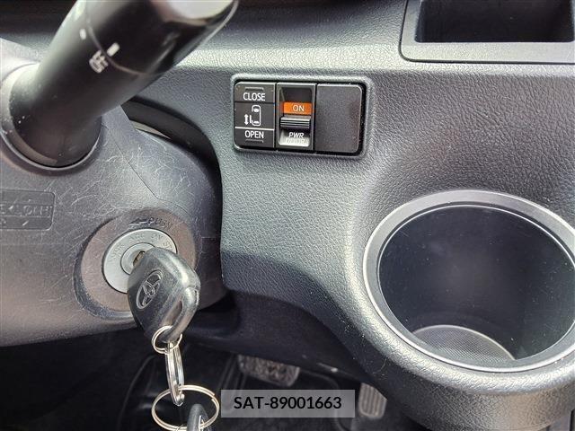 Toyota SIENTA 2018-07 328609-4