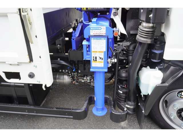 Mazda TITAN 2023-04 7822-19