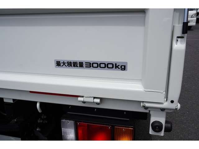 Mazda TITAN 2023-04 7822-16