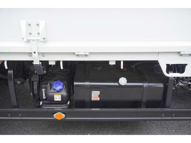 Mazda TITAN 2023-04 7822-18