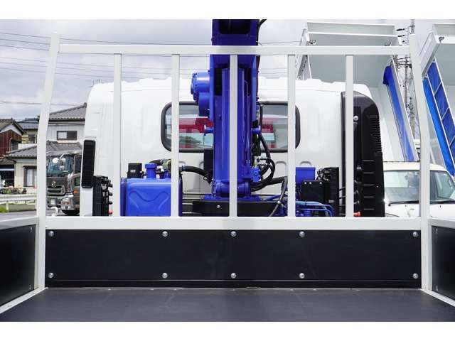 Mazda TITAN 2023-04 7822-15