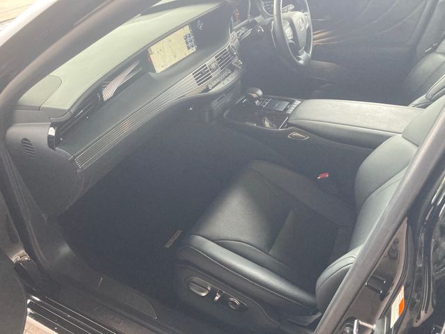 Lexus LS 2018-02 773-24