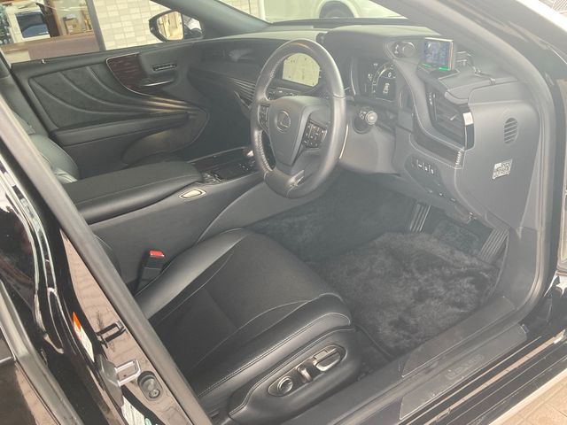 Lexus LS 2018-02 773-10