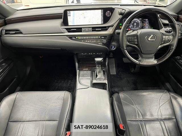 Lexus ES 2019-01 275287-1