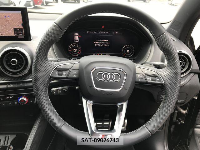 Audi Q2 2021-08 318013-17
