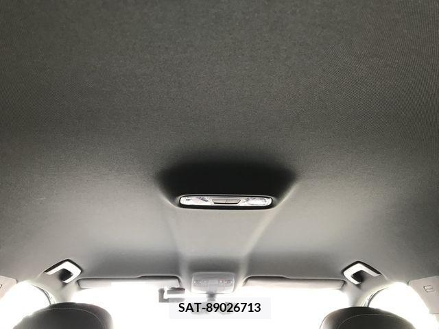 Audi Q2 2021-08 318013-15