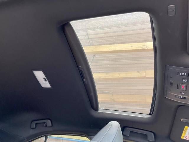 Lexus UX 2020-07 180603-2