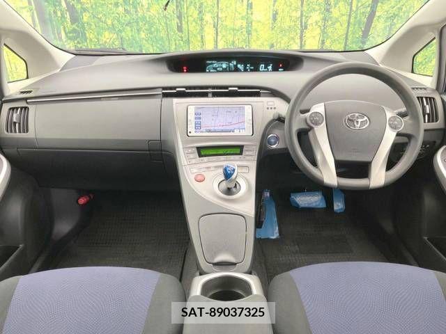 Toyota PRIUS 2014-04 214535-1