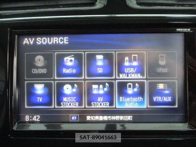 Nissan SERENA 2011-11 393897-17