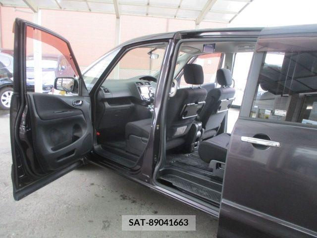 Nissan SERENA 2011-11 393897-28