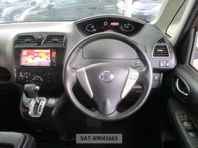 Nissan SERENA 2011-11 393897-13