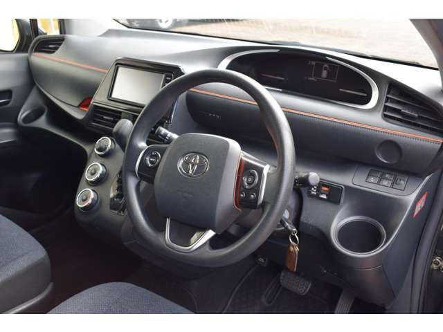 Toyota SIENTA 2017-01 23483-1