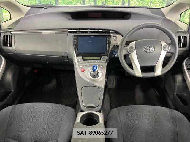 Toyota PRIUS 2015-06 383286-1
