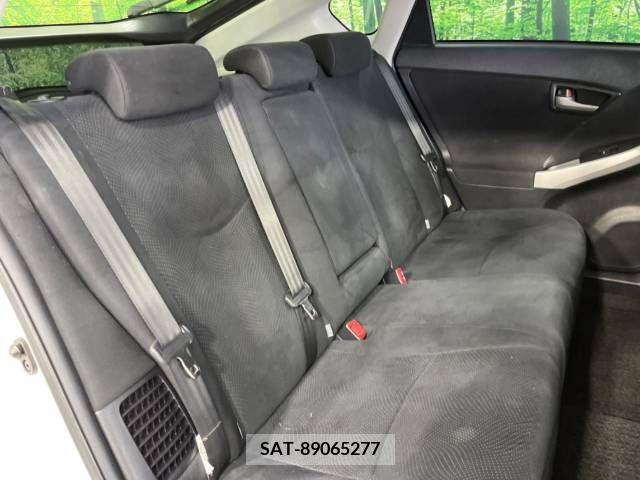 Toyota PRIUS 2015-06 383286-9