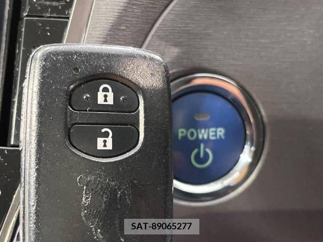 Toyota PRIUS 2015-06 383286-7