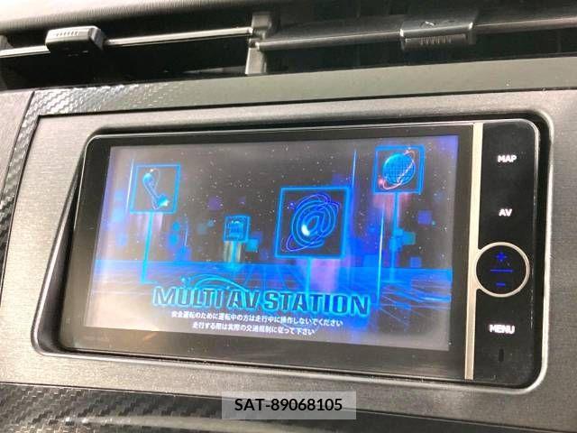 Toyota PRIUS 2012-08 281981-2