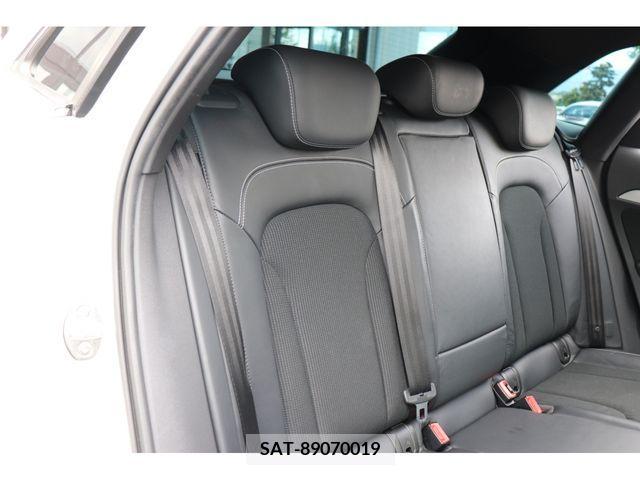 Audi Q3 2016-08 330445-10
