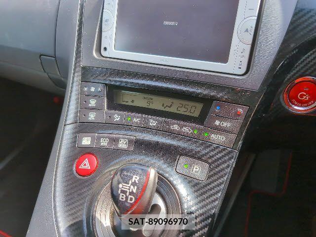 Toyota PRIUS 2014-01 220899-19