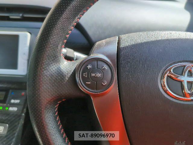 Toyota PRIUS 2014-01 220899-10