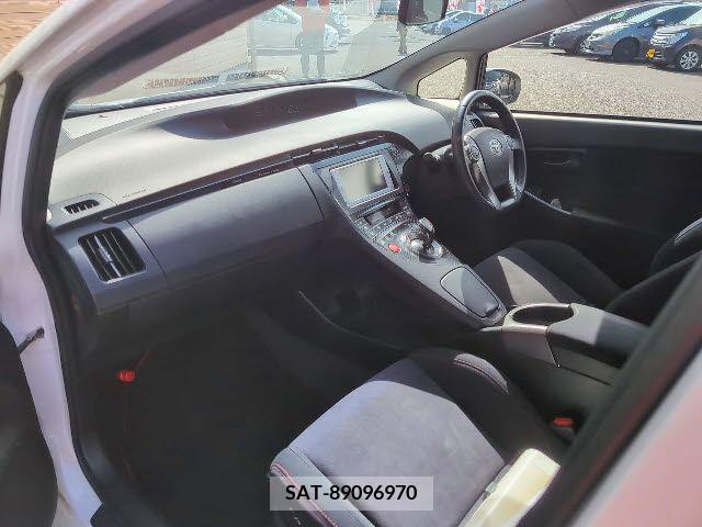Toyota PRIUS 2014-01 220899-12