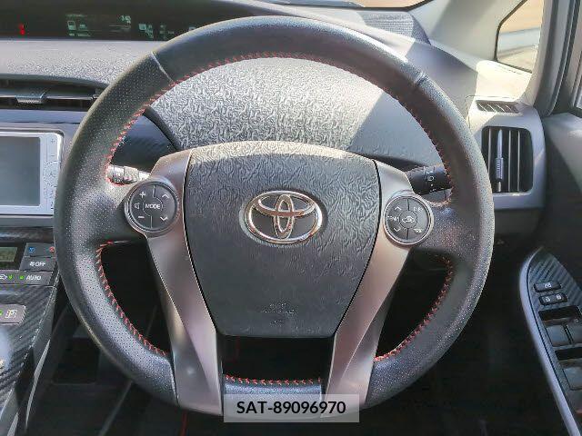Toyota PRIUS 2014-01 220899-13