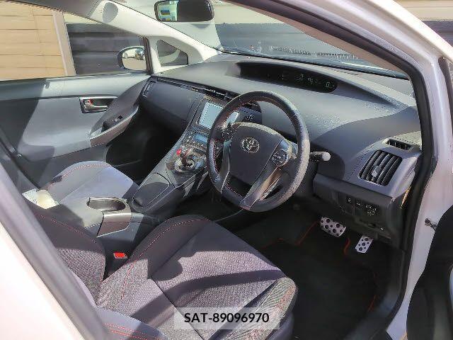Toyota PRIUS 2014-01 220899-9