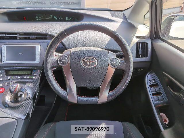 Toyota PRIUS 2014-01 220899-1