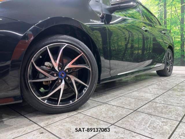 Toyota PRIUS 2019-04 209927-13