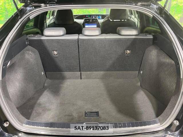 Toyota PRIUS 2019-04 209927-10