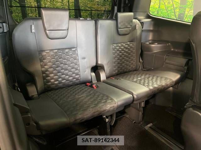 Toyota VOXY 2023-08 384242-10