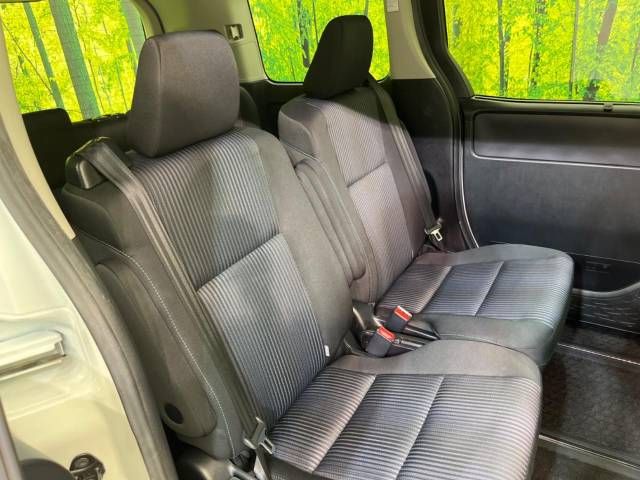 Toyota VOXY 2015-07 194660-9