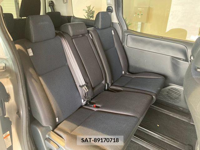 Toyota VOXY 2018-06 321561-11