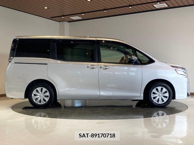 Toyota VOXY 2018-06 321561-5