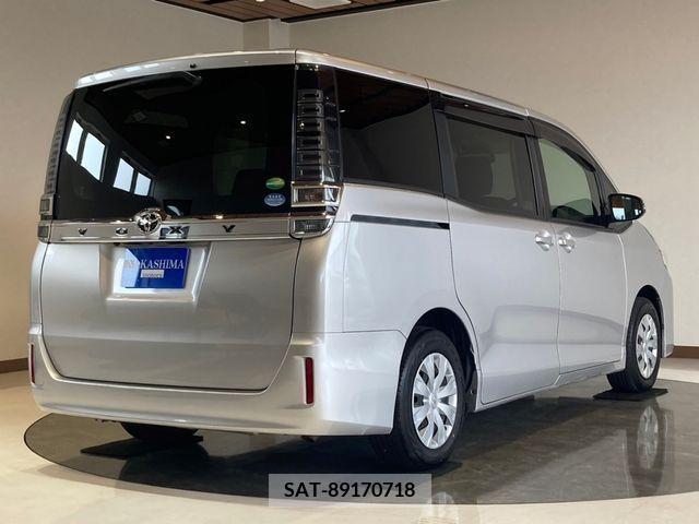 Toyota VOXY 2018-06 321561-4