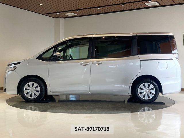 Toyota VOXY 2018-06 321561-1