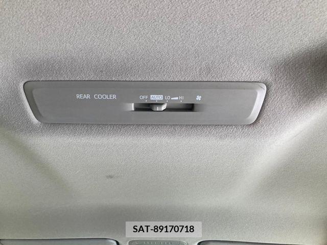 Toyota VOXY 2018-06 321561-13