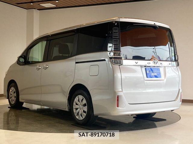 Toyota VOXY 2018-06 321561-2