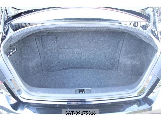 Nissan FUGA HYBRID 2016-10 360744-17