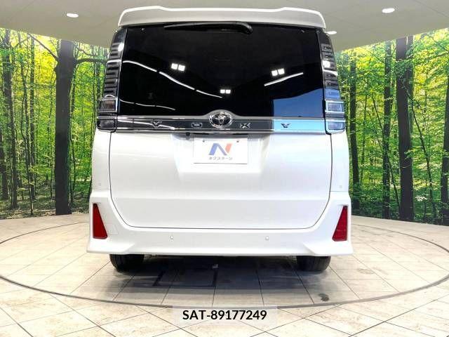 Toyota VOXY 2019-02 221329-16