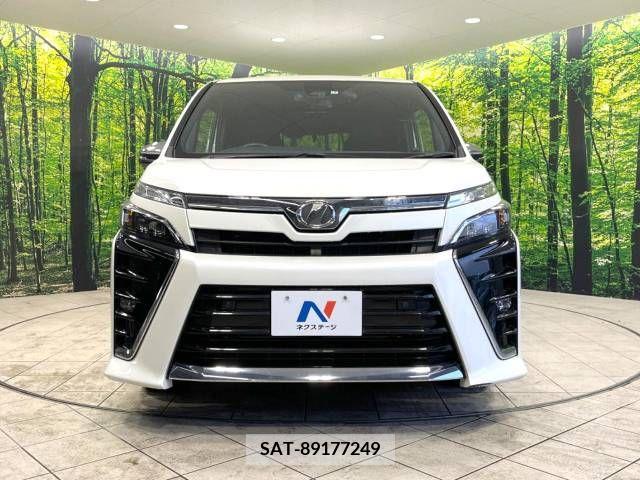 Toyota VOXY 2019-02 221329-15