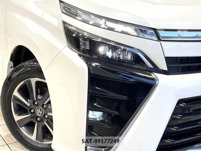 Toyota VOXY 2019-02 221329-13