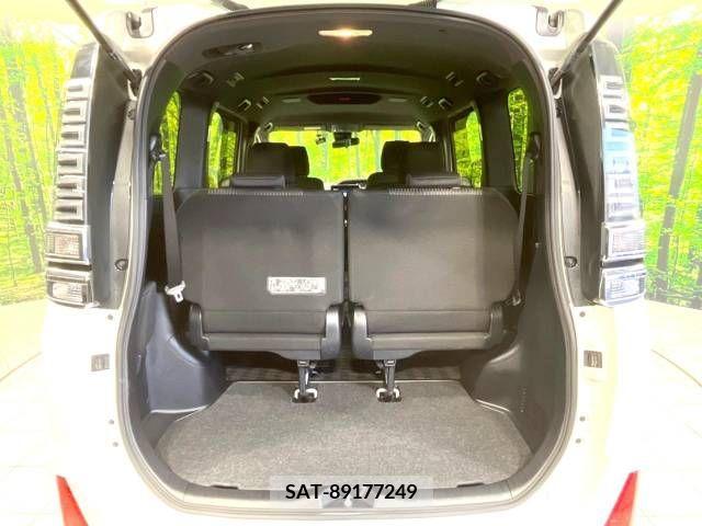 Toyota VOXY 2019-02 221329-11